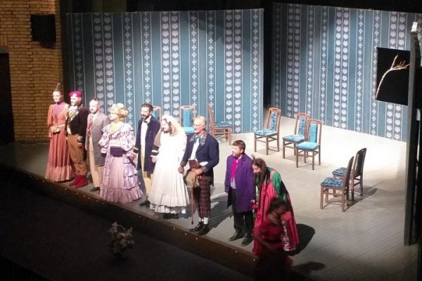 Нушићијада: Глумци Народног позоришта Приштина одушевили публику у Ивањици
