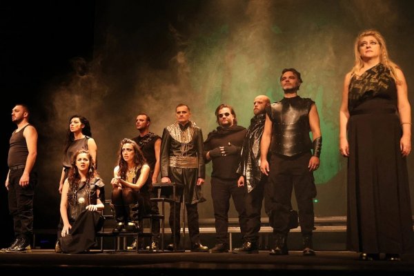 Позоришна критика: Од Косова до вечности и натраг