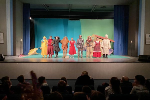 Представа за децу “Чаробњак из Оза”: Прича о храбрости и пријатељству оживела пред звечанском публиком