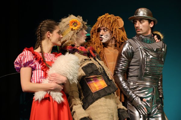 Културни дар за децу Космета: Премијера представе у Грачаници и Звечану