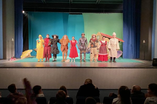 Представа за децу “Чаробњак из Оза”: Прича о храбрости и пријатељству оживела пред звечанском публиком